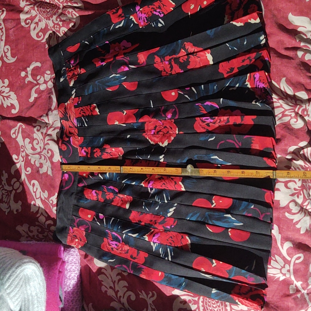 DKNY pleated skirt nwot